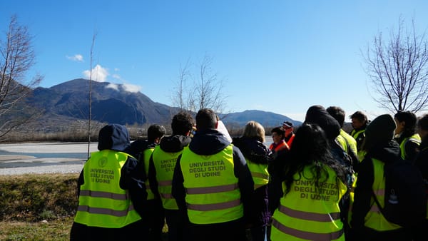 I ricercatori del laboratorio SPRINT-Lab accompagnano gli studiosi sui luoghi del terremoto del 1976